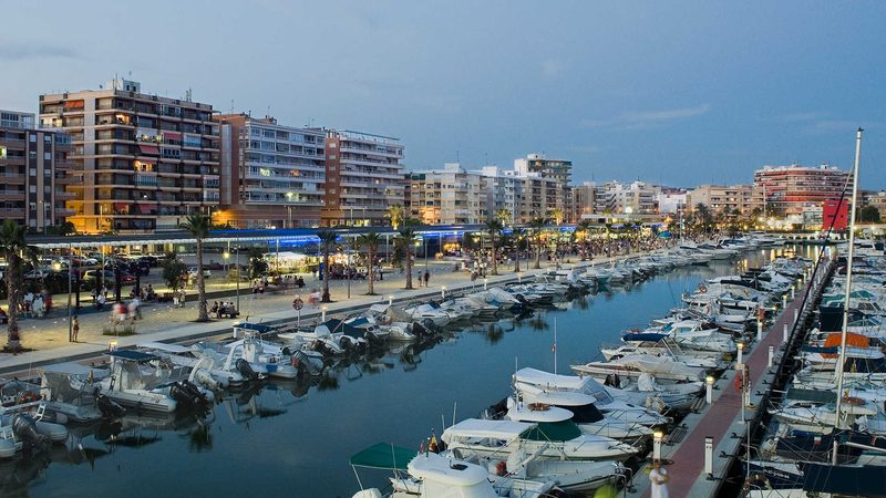 De jachthaven van Santa Pola en haar watersportclub